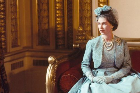 Eine neue Ausstellung zeigt über 200 Kleidungsstücke Queen Elizabeth II.