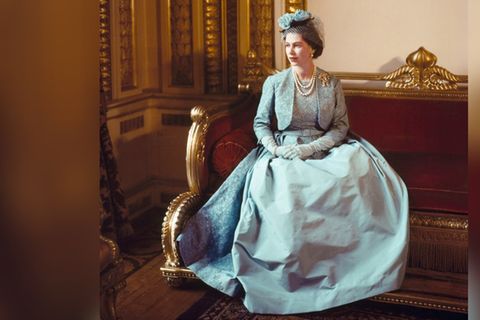 Eine neue Ausstellung zeigt über 200 Kleidungsstücke Queen Elizabeth II.