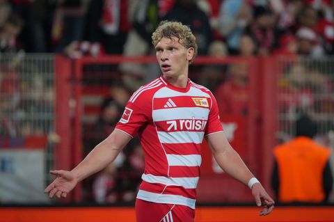 Union Berlins Leopold Querfeld freut sich auf die Duelle mit Harry Kane. Foto: Soeren Stache/dpa