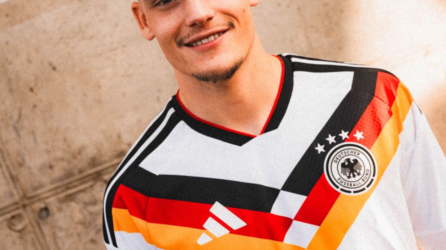 Fußball: Mode aus den Neunzigern: DFB stellt neues Heim-Trikot vor