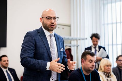 Brandenburgs Innenminister René Wilke (parteilos) kündigt wegen der gestiegenen Zahl von Drohnen über Militäranlagen eine Änderu