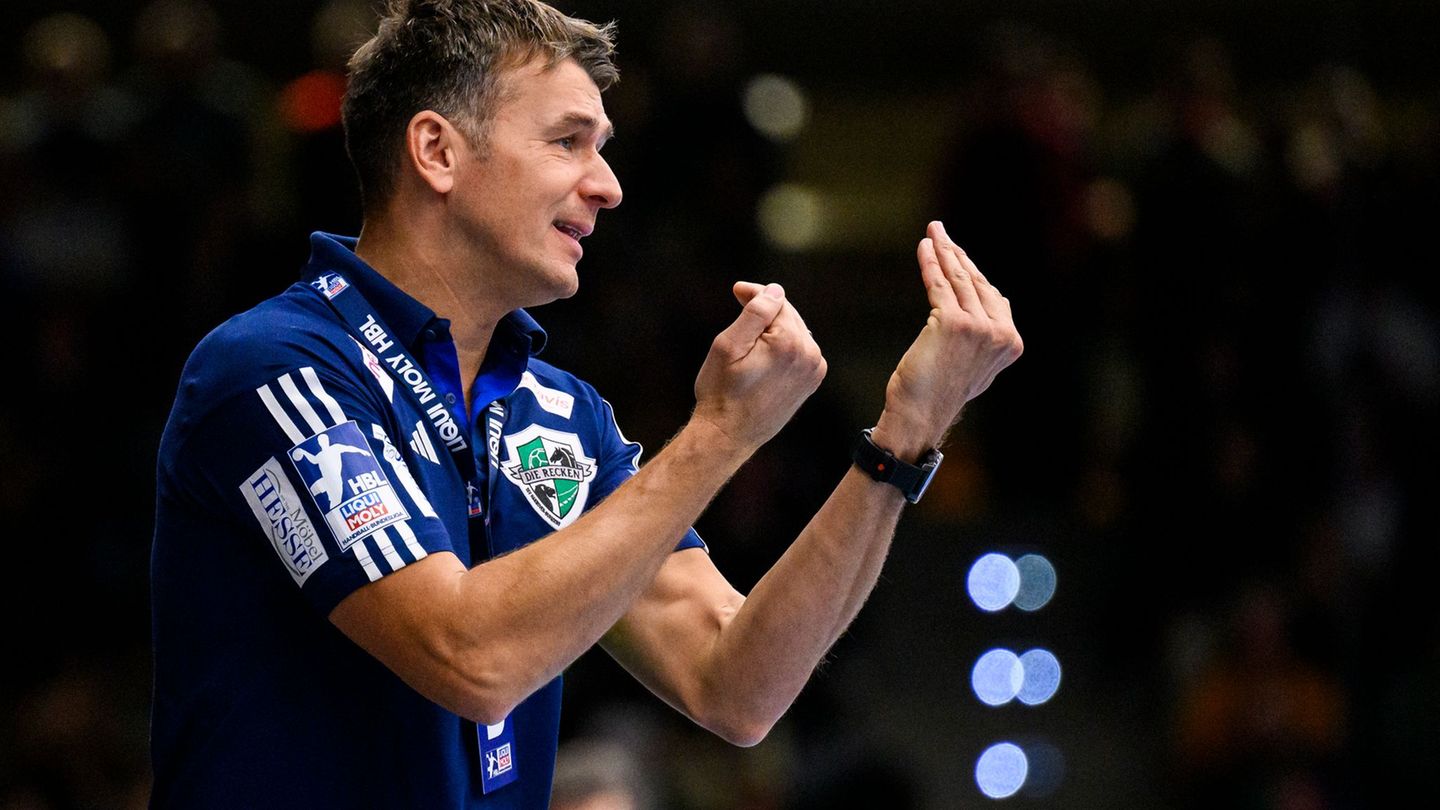 Trainer Christian Prokop und die TSV Hannover-Burgdorf spielten beim Bergischen HC. Foto: Tom Weller/dpa