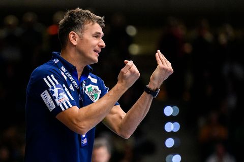 Trainer Christian Prokop und die TSV Hannover-Burgdorf spielten beim Bergischen HC. Foto: Tom Weller/dpa