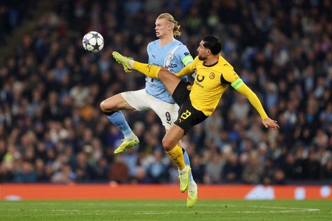 Erling Haaland von Manchester City im Zweikampf mit Emre Can von Borussia Dortmund