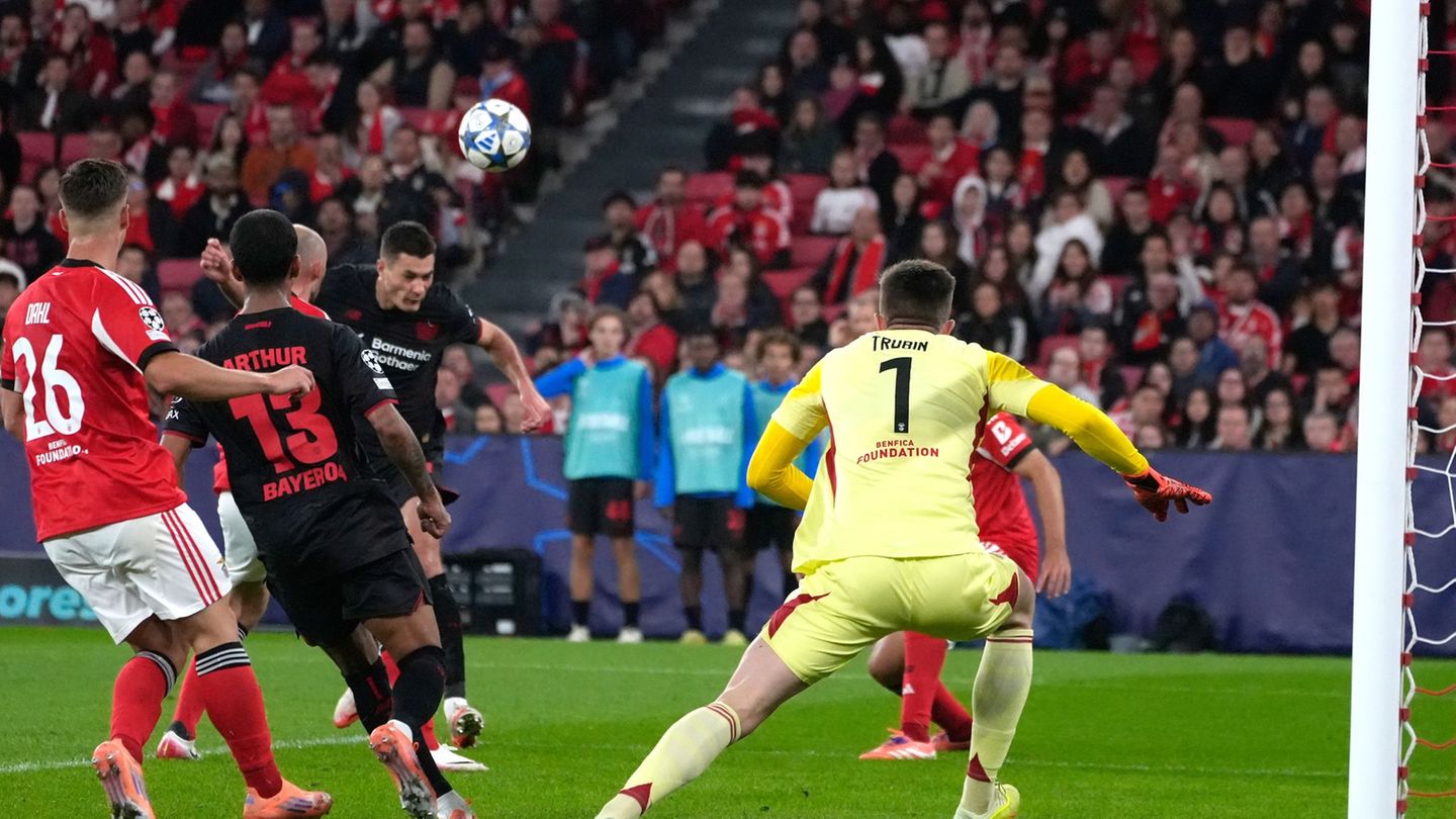 Patrik Schick köpft zum 1:0. Foto: Ana Brigida/AP/dpa