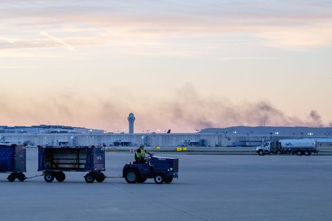 Die Zahl der Opfer nach dem Flugzeugabsturz steigt weiter. Foto: Jon Cherry/FR171965 AP/AP/dpa