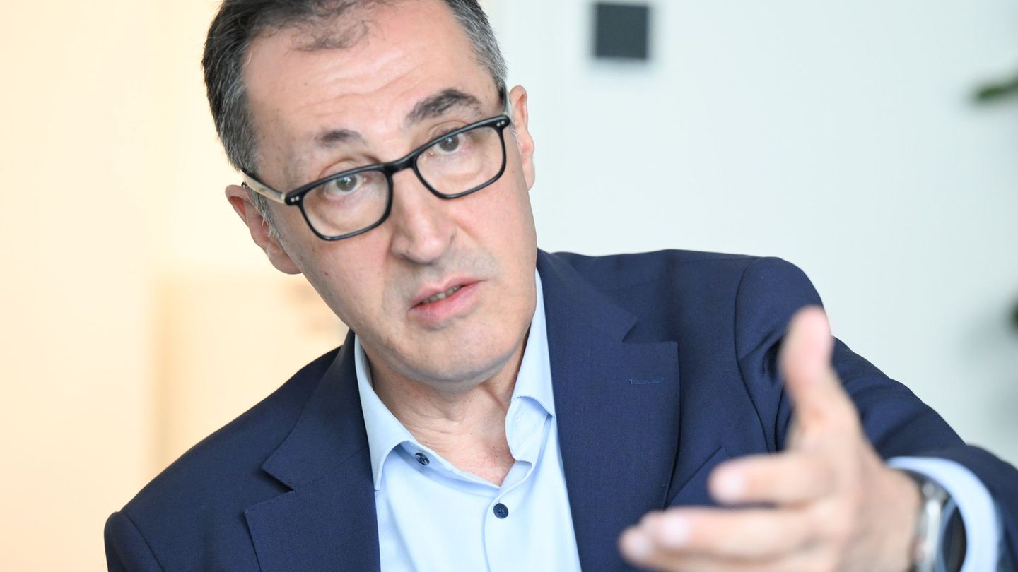 Der Grünen-Politiker Cem Özdemir kritisiert die Art, wie die "Stadtbild"-Debatte geführt wurde - und fordert mehr Anstrengungen