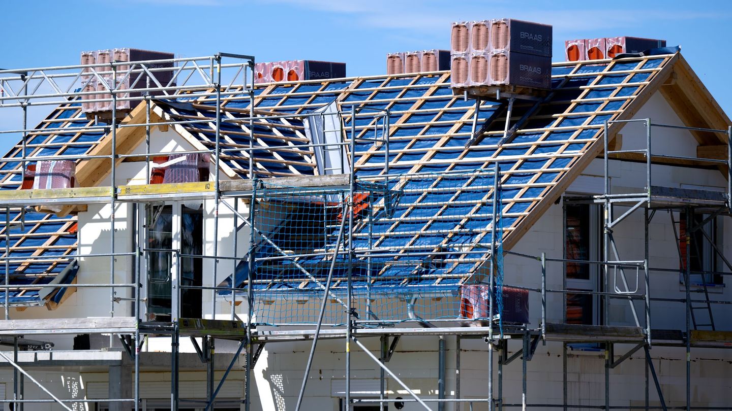Künftig kommen wieder mehr Häuser für staatliche Förderung infrage. (Archivbild) Foto: Sven Hoppe/dpa