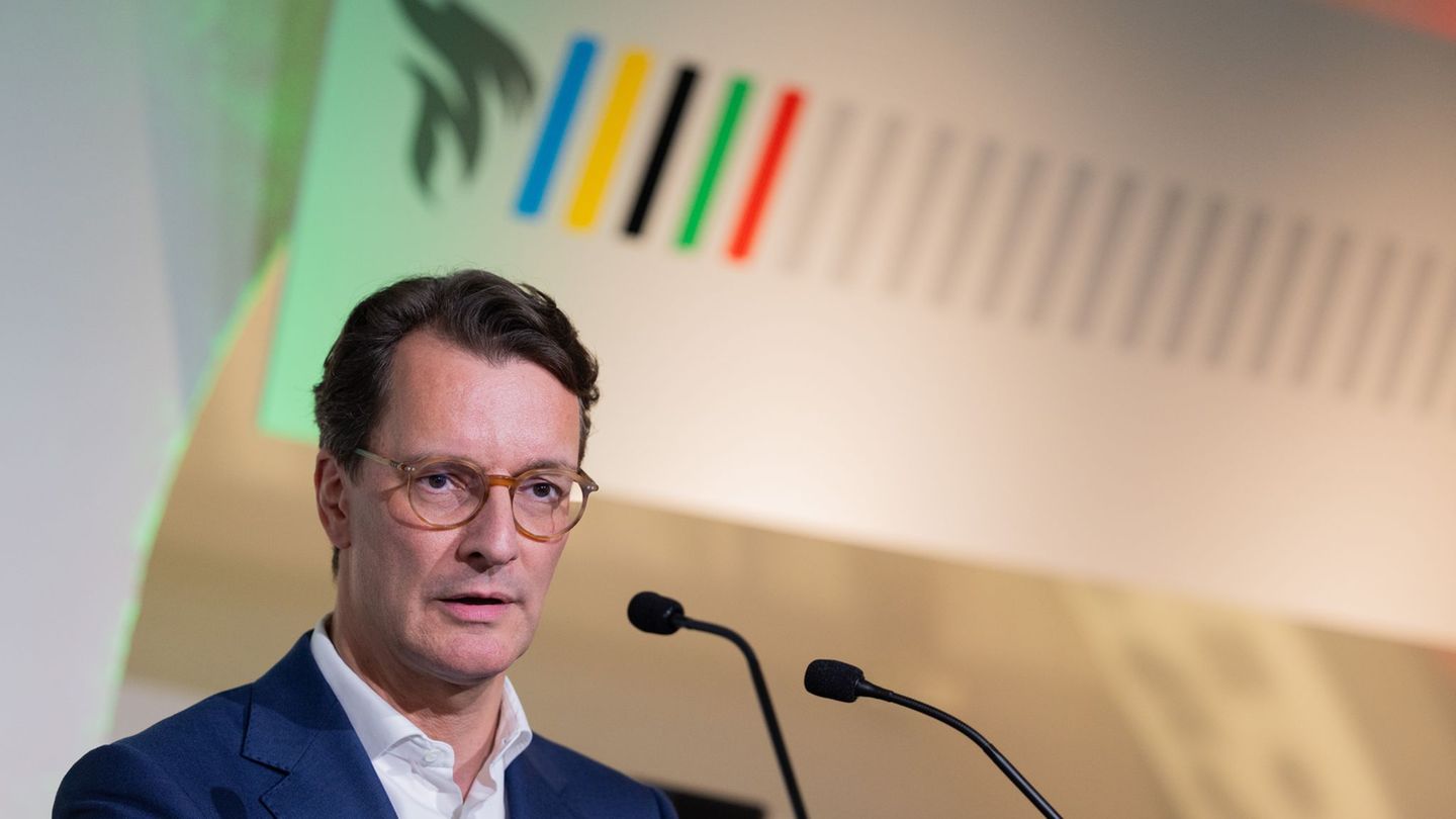 Ministerpräsident Hendrik Wüst (CDU) bei der Vorstellung des Konzepts einer Olympia-Bewerbung mit der Rhein-Ruhr-Region (Archivf