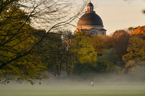In Bayern steht ein Mix aus Sonne und Nebel bevor. (Symbolbild) Foto: Malin Wunderlich/dpa