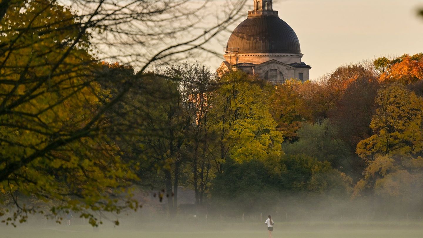 In Bayern steht ein Mix aus Sonne und Nebel bevor. (Symbolbild) Foto: Malin Wunderlich/dpa