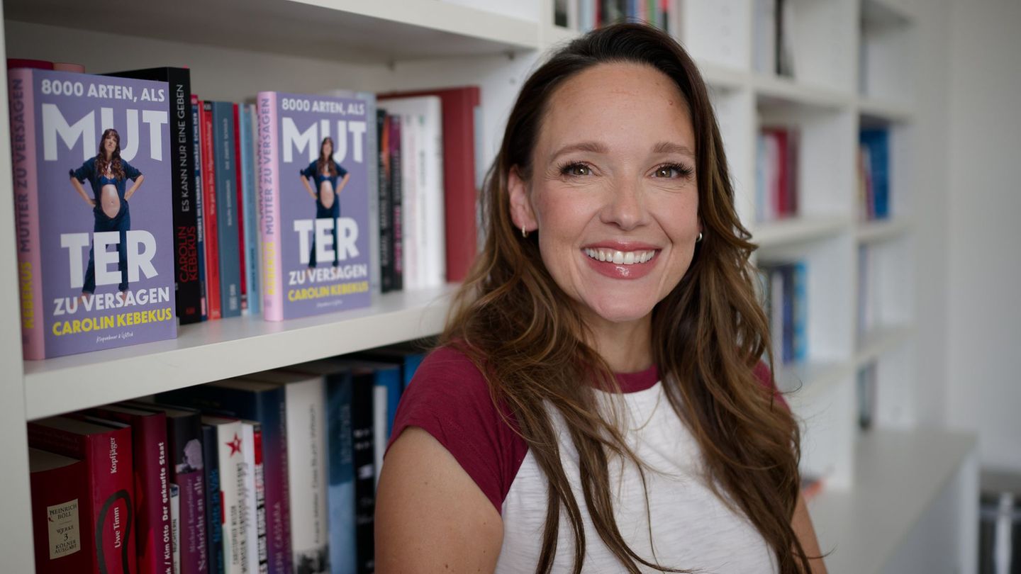 Carolin Kebekus hat ein Buch darüber geschrieben, wie leicht man als Mutter versagen kann - und wie unterhaltsam das Leben mit K