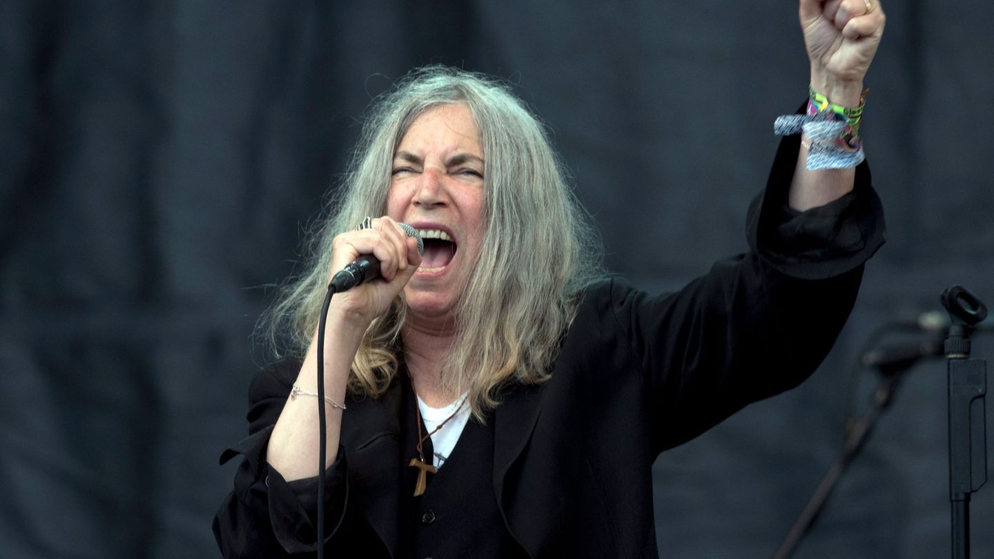 Patti Smith wurde mit dem Musikalbum "Horses" bekannt (Archivbild). Foto: Hannah Mckay/EPA/dpa
