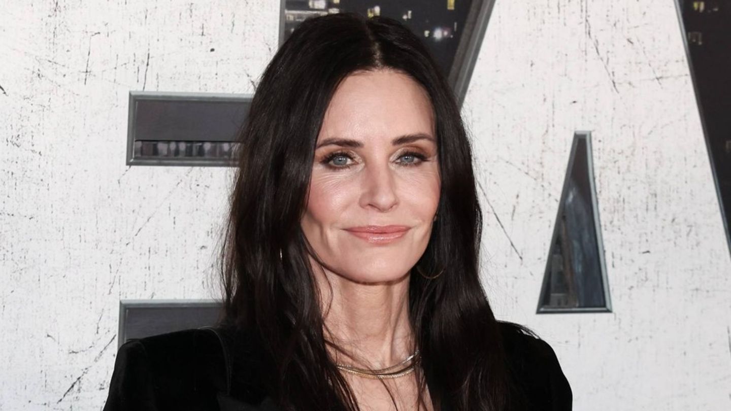 Courteney Cox inszeniert den kommenden Film "Evil Genius".