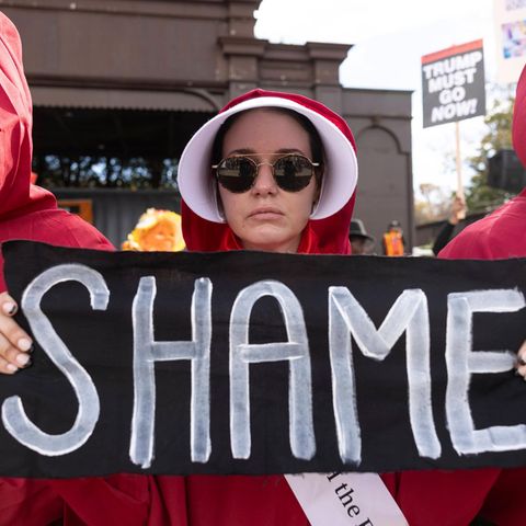 Demonstranten protestieren Anfang November in Washington in Kostümen von "Handmaid's Tale" gegen US-Präsident Donald Trump