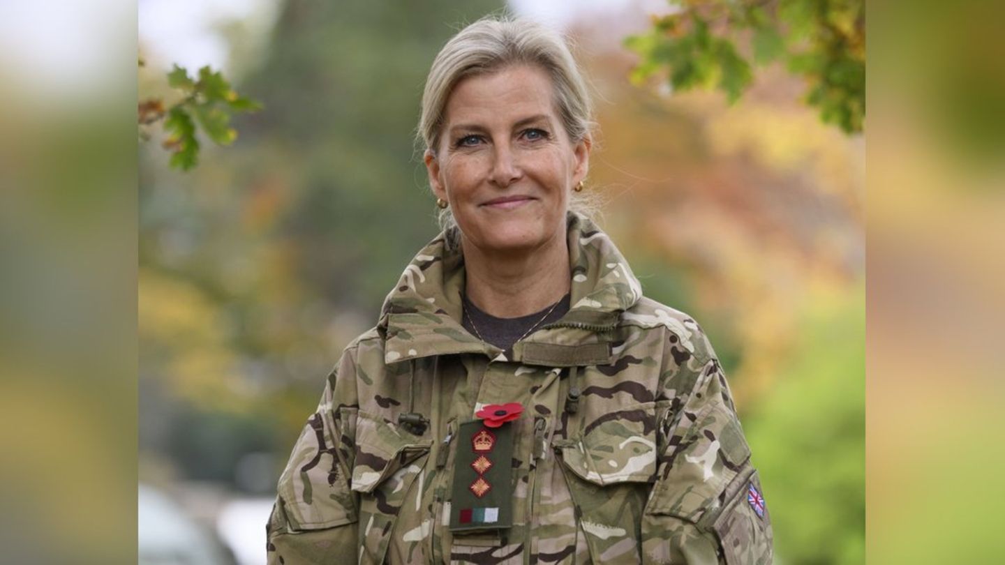 Kampfanzug statt Abendrobe: Herzogin Sophie bei Wettkampf der Armee dabei