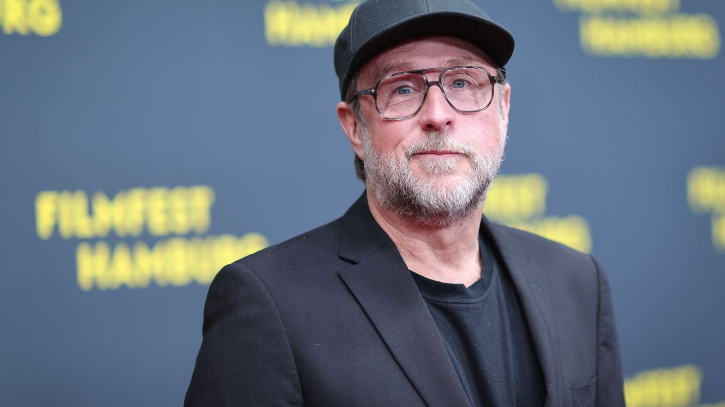 Mädel: Mit Brille schon mal ein Requisit mehr zum Spielen als die Kollegen. (Archivbild) Foto: Christian Charisius/dpa