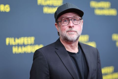 Mädel: Mit Brille schon mal ein Requisit mehr zum Spielen als die Kollegen. (Archivbild) Foto: Christian Charisius/dpa