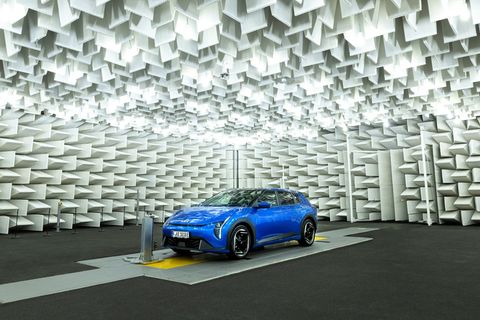 Die neue Semi-Absorber-Kammer ermöglicht Hyundai umfangreiche Autotests in einer technisch definierten Umgebung. Foto: -/Hyundai