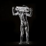 Körperkunst trifft Sport: Dieser Sportstudent hat ein passendes Rückentattoo zum Longboard