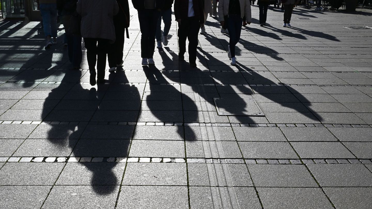 Generell stellen die Wissenschaftler "Gewöhnungseffekte und Normalisierung" bei rechtsextremen Einstellungen fest. (Symbolbild)