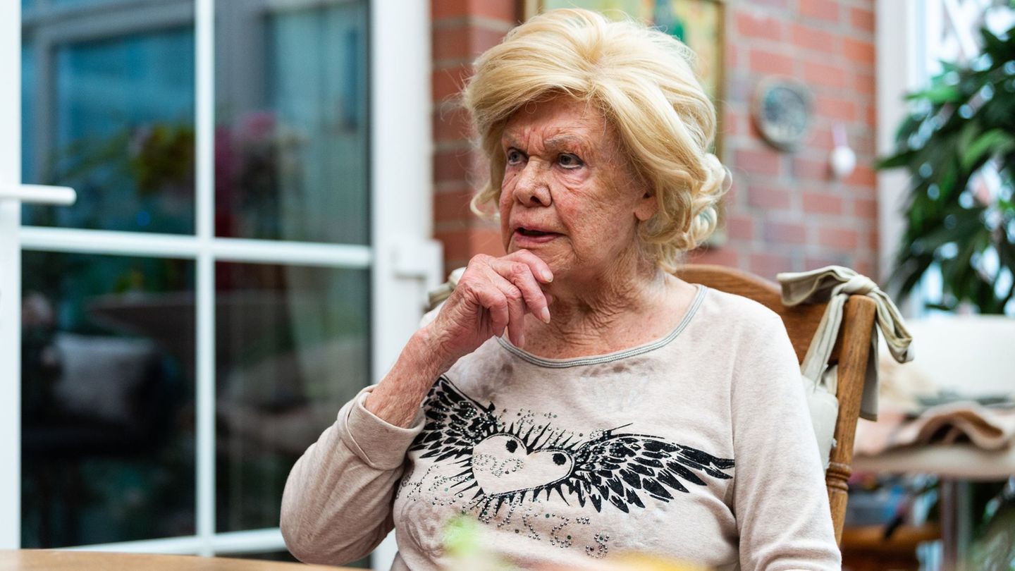 Die in der Lüneburger Heide lebende Schauspielerin kann nichts mehr sehen. (Archivbild) Foto: Philipp Schulze/dpa