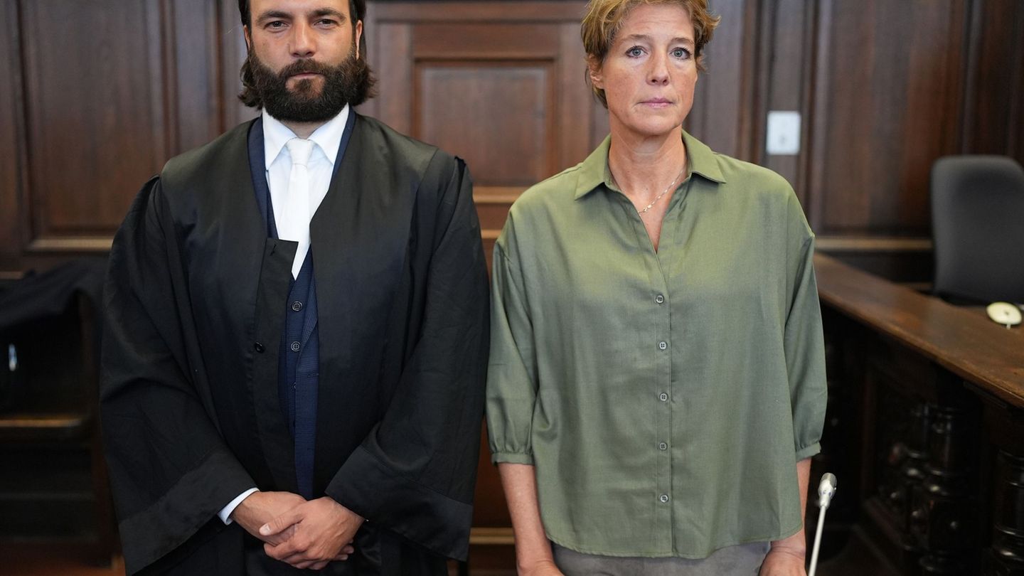 Christina Block und ihr Anwalt Ingo Bott im Gerichtssaal. Foto: Marcus Brandt/dpa Pool/dpa