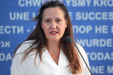 Ministerin Manja Schüle (SPD) fand in Ravensbrück eindrückliche Worte. Foto: Soeren Stache/dpa