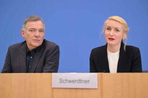 Die Linkenvorsitzenden Jan van Aken und Ines Schwerdtner gehen auf Distanz zu einem Beschluss des eigenen Jugendverbands zu Isra