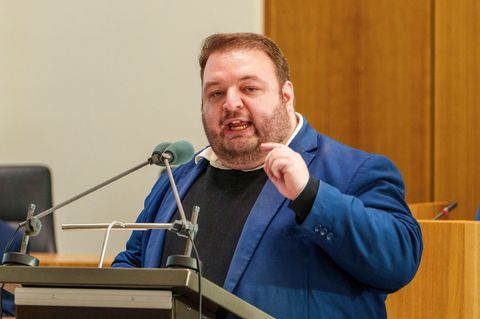 Lohr spricht von einem Angriff auf die Freiheit des Mandats und auf das Parteienprivileg. (Archivbild) Foto: Andreas Arnold/dpa