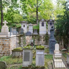 Auf dem Friedhof Père-Lachaise in Paris liegen unter anderem Jim Morrison und Frédéric Chopin begraben