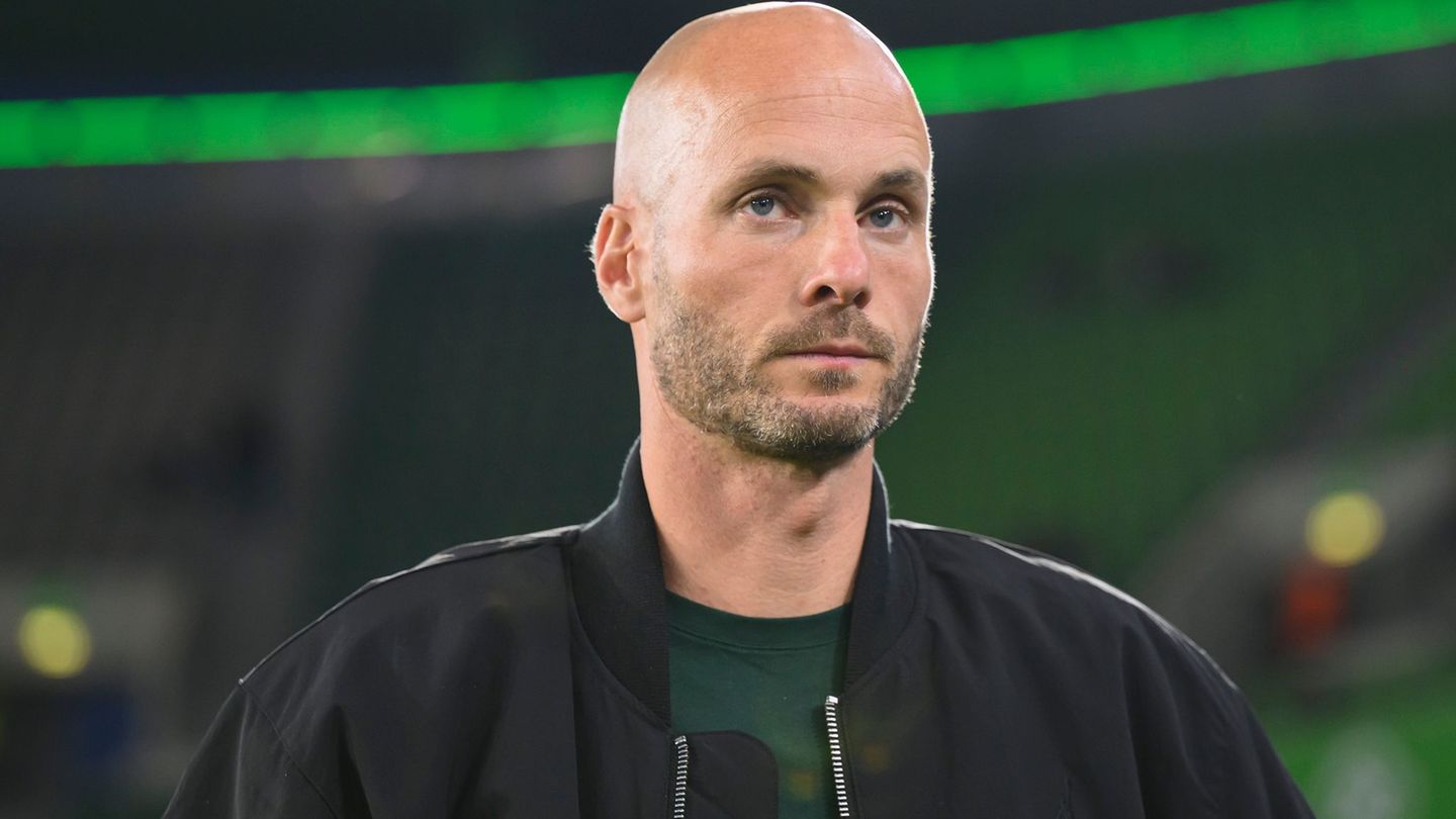 Wolfsbur-Trainer Paul Simonis. Foto: Swen Pförtner/dpa