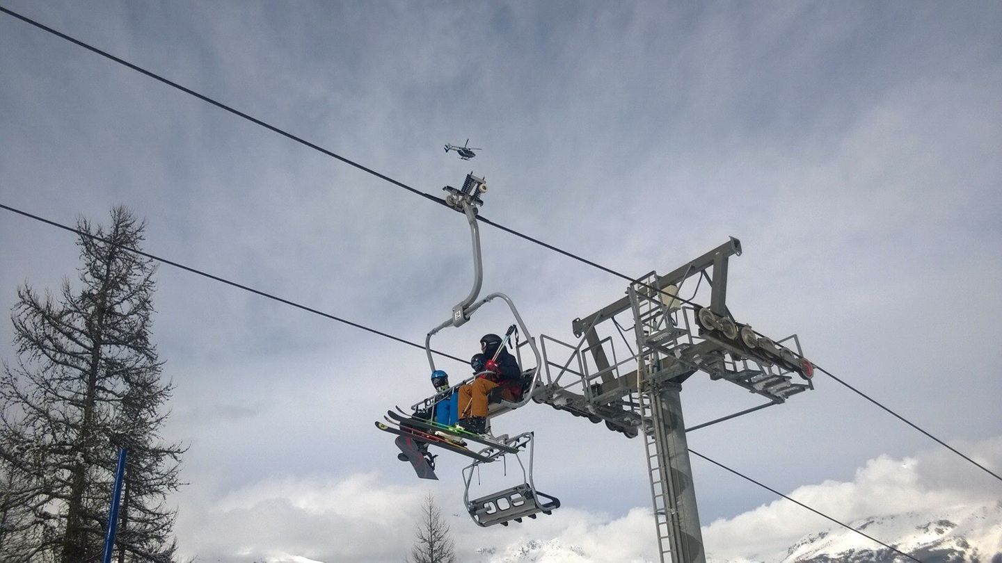 Réallon im französischen Département Hautes-Alpes liegt auf einer Höhe von 1500 bis 2100 Metern. Es bietet grüne und blaue Abfahrten für Anfänger sowie rote für Fortgeschrittene. Ein Tages-Skipass kostet 29 Euro, sowohl in der Hochsaison als auch in der Nebensaison. Für Unterkünfte sind zwischen 14 und 18 Euro pro Person und Nacht fällig. Tageskosten: 45 Euro