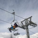 Réallon im französischen Département Hautes-Alpes liegt auf einer Höhe von 1500 bis 2100 Metern. Es bietet grüne und blaue Abfahrten für Anfänger sowie rote für Fortgeschrittene. Ein Tages-Skipass kostet 29 Euro, sowohl in der Hochsaison als auch in der Nebensaison. Für Unterkünfte sind zwischen 14 und 18 Euro pro Person und Nacht fällig. Tageskosten: 45 Euro