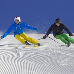 Schneesicher mit ausgelassenem Aprés-Ski, aber auch nichts für Wintersportler mit schmalem Budget. Obertauern liegt auf 1600 bis 2300 Metern Höhe und eignet sich für alle Fahrniveaus. Ein Skipass für einen Tag kostet 69,50 Euro, die Unterkunft 244 Euro, in der Nebensaison rund 170 Euro. Tageskosten: 276,50 Euro