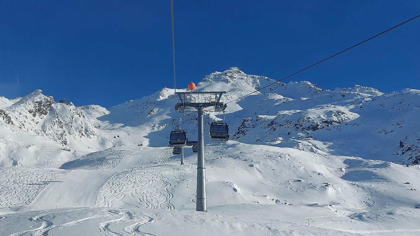 Eine der höchstgelegenen (3000 Meter) und schneesichersten Skiregionen Europas. Ein Premiumgebiet mit Premiumpreisen: Ein Tages-Skipass kostet 73,50 Euro in der Hochsaison, die Unterkunft 234 Euro pro Person und Nacht. Tageskosten: 287 Euro