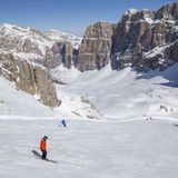 Atemberaubende Dolomiten, etwas Glamour und gehobener Skispaß auf 1224 bis 2900 Metern Höhe. Das italienische Bergflair hat seinen Preis: Tages-Skipässe kosten 77 Euro in der Hochsaison, Unterkünfte bis zu 311 Euro in der Hochsaison. In der Nebensaison sinken die Preise auf 100 Euro. Tageskosten: 279,50 Euro