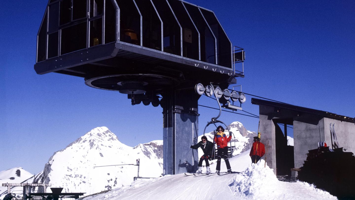 Mit 27 Kilometern Pistenlänge ein eher kleines Skigebiet in den französischen Pyrenäen. Gelegen auf 1400 bis 2100 Metern eignet es sich besonders für Anfänger und Familien. Die Aussicht auf den Pic du Midi d’Ossau ist nicht teuer: Ein Tages-Skipass kostet 24 Euro, die Unterkünfte liegen zwischen 16 und 23 Euro pro Person und Nacht. Tageskosten: 43,50 Euro
