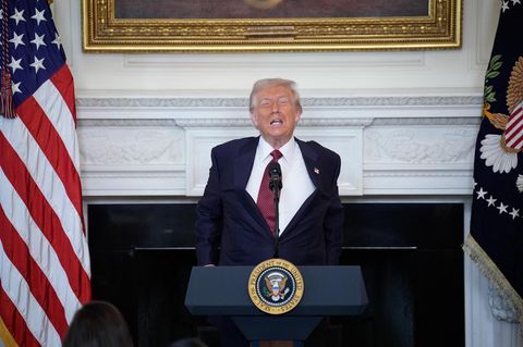 Donald Trump bei einem Treffen mit republikanischen Senatoren im Weißen Haus