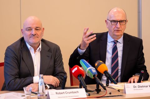 Die SPD/BSW-Regierung von Ministerpräsident Dietmar Woidke (SPD, rechts) und Vize-Regierungschef Robert Crumbach (BSW) ist seit