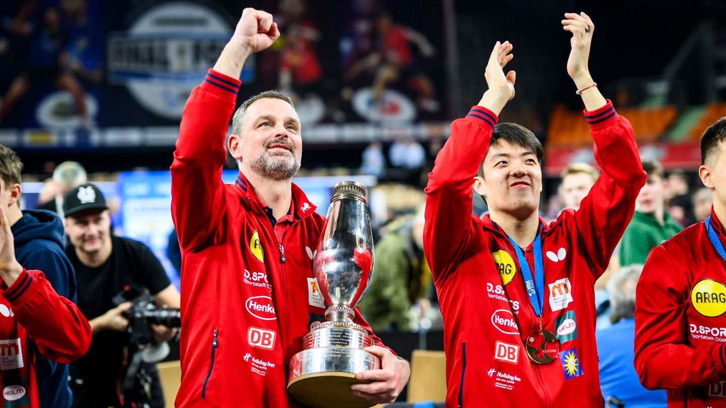 Gewann mit Düsseldorf schon dreimal das Triple: Trainer Danny Heister (links, Archivbild) Foto: Tom Weller/dpa