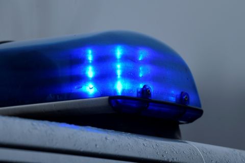 Blaulicht an einem Polizeifahrzeug
