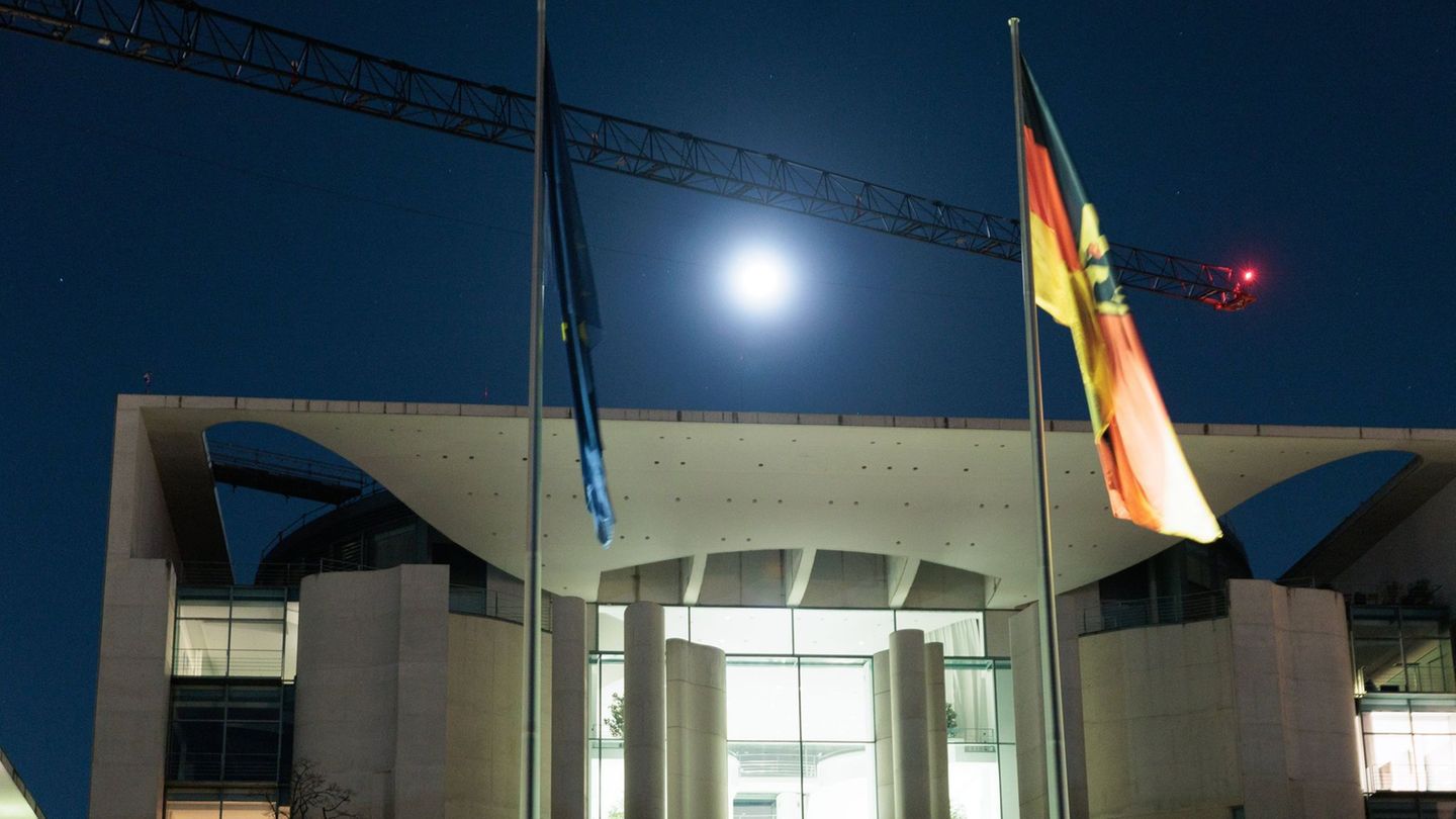 Stahlgipfel: Kanzler sieht Stahlindustrie in "existenzbedrohender Krise"