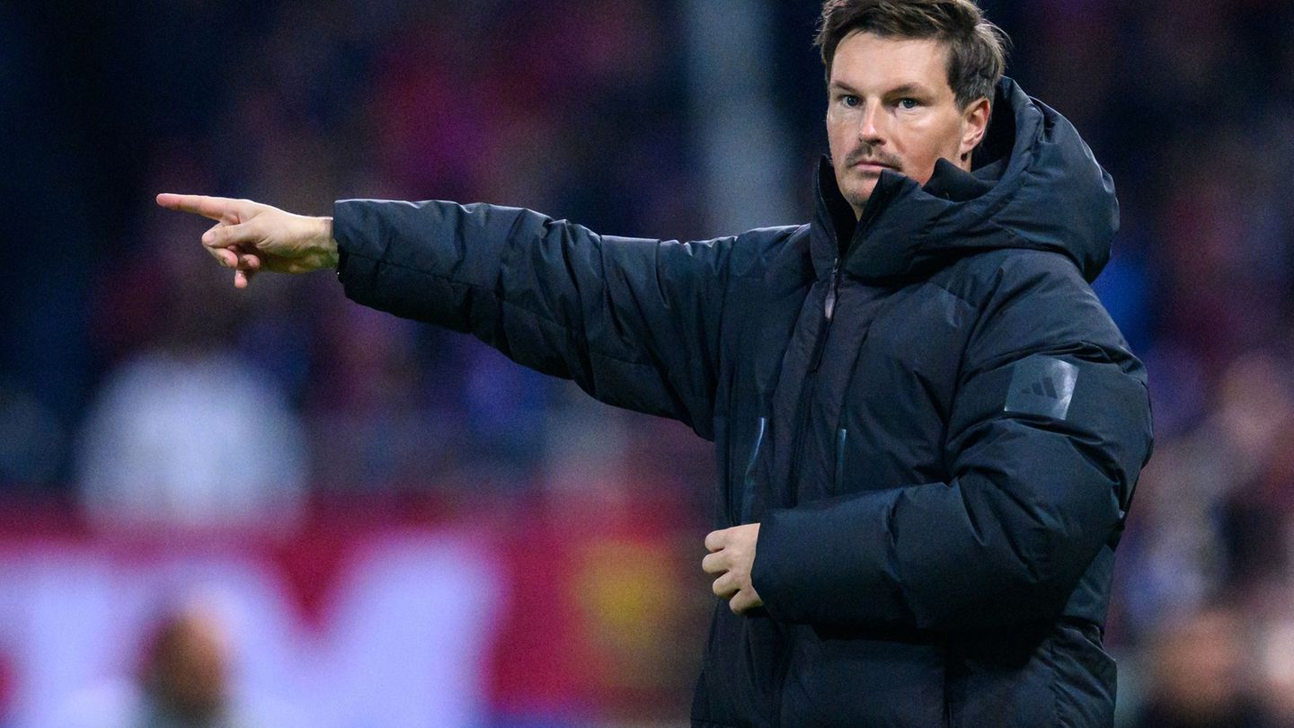 Fußball-Bundesliga: Trainer Polzin hält HSV-Sturmfrage vor Dortmund-Spiel offen