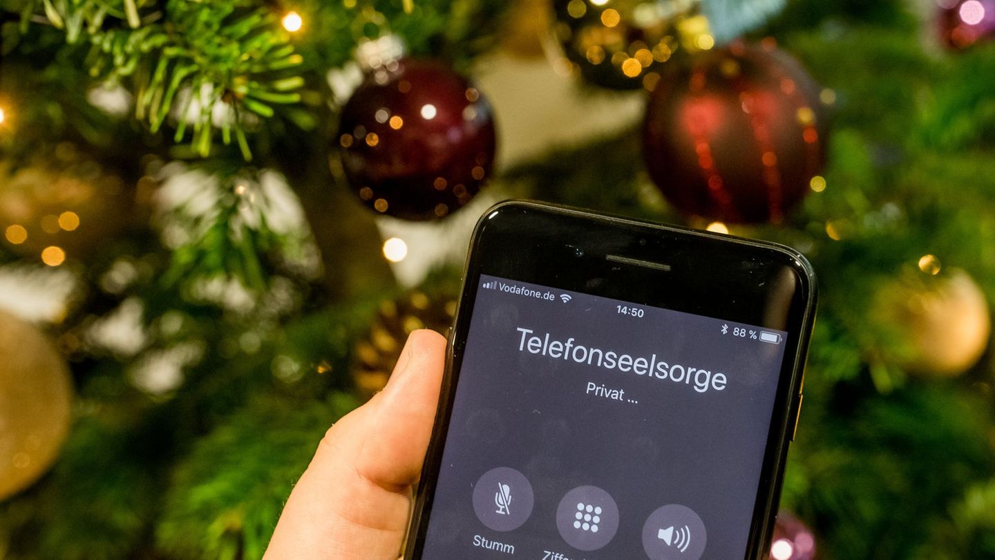 Die Telefonseelsorge bietet Anrufenden Hilfe. (Symbolbild) Foto: Michael Kappeler/dpa