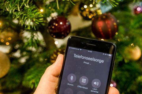 Die Telefonseelsorge bietet Anrufenden Hilfe. (Symbolbild) Foto: Michael Kappeler/dpa
