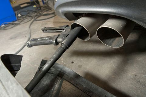 Abgastest an einem Diesel