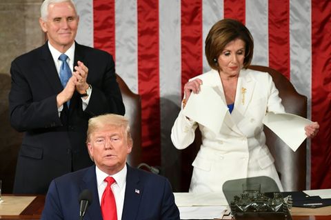 Pelosi zerreißt Trumps Redetext
