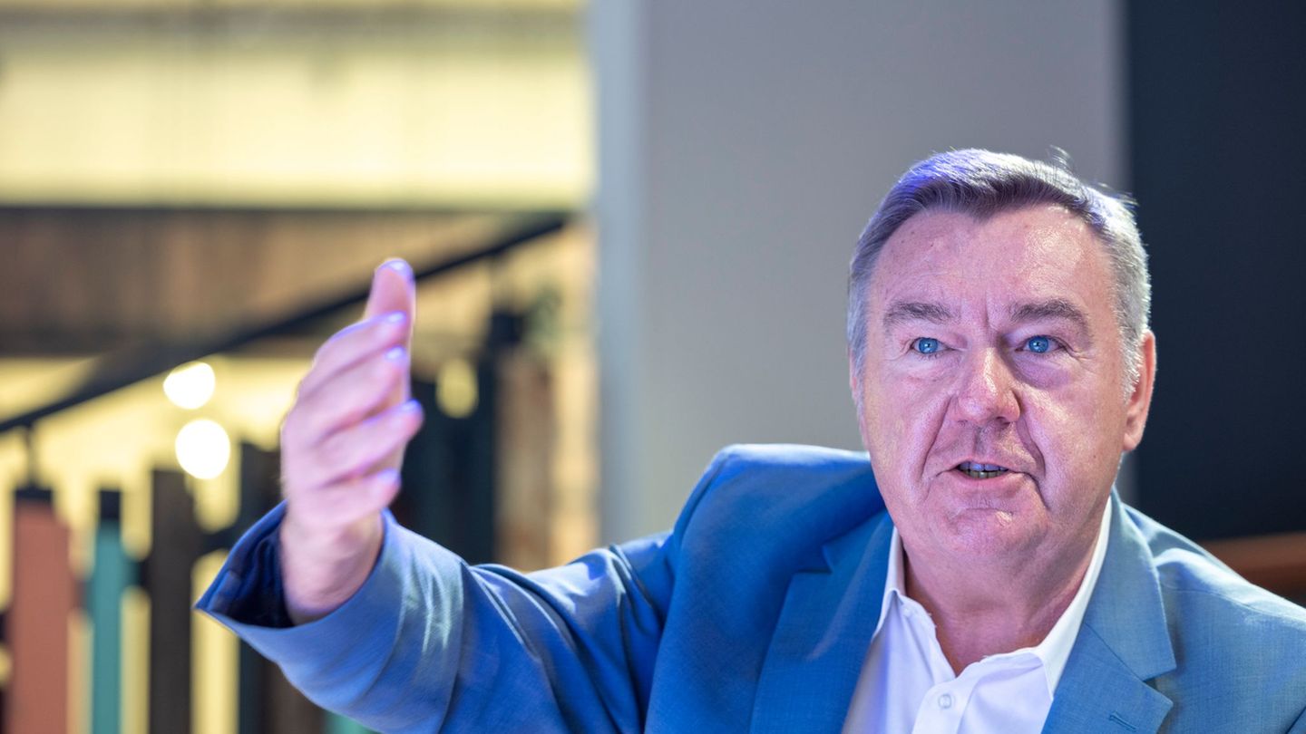 "Ich bin sehr erleichtert, dass die Polizei so schnell einen Ermittlungserfolg erzielen konnte", erklärt Hanaus Oberbürgermeiste