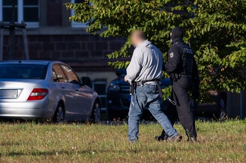 Der Waffenfund in Wien steht im Zusammenhang mit den Ermittlungen zu den Festnahmen in Berlin. (Archivbild) Foto: Philipp von Di